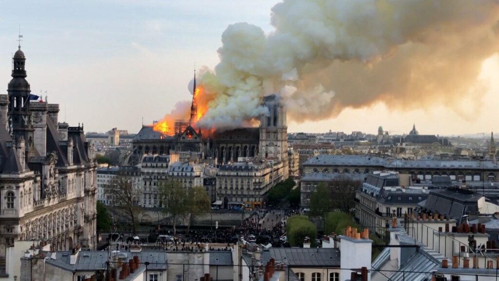 La cathédrale Notre-Dame de Paris en feu, en avril 2019.